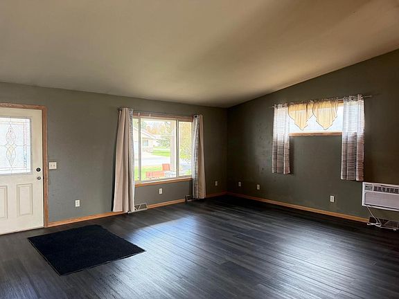 4th image of 803 W ROBERTS STREET