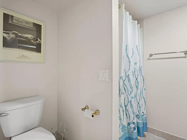 3100 NE 48th St #415 — Photo 25