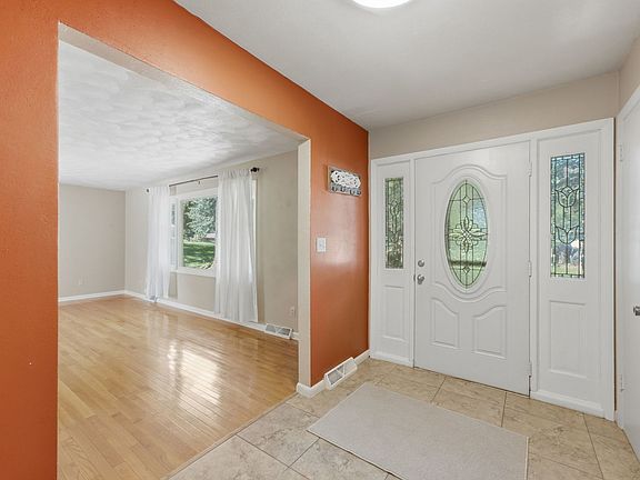 4th image of 4 Timberlane Dr