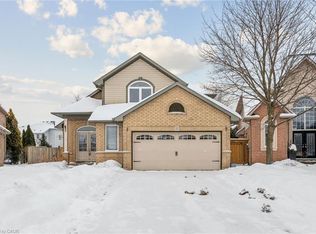 27 Surrey Dr, Hamilton, ON L9K 1L9