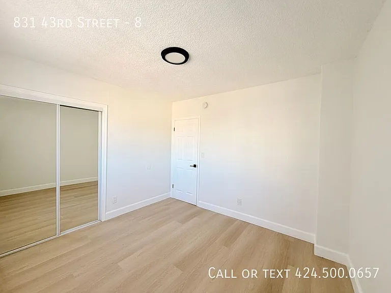 831 W 43rd St #8 — Photo 16