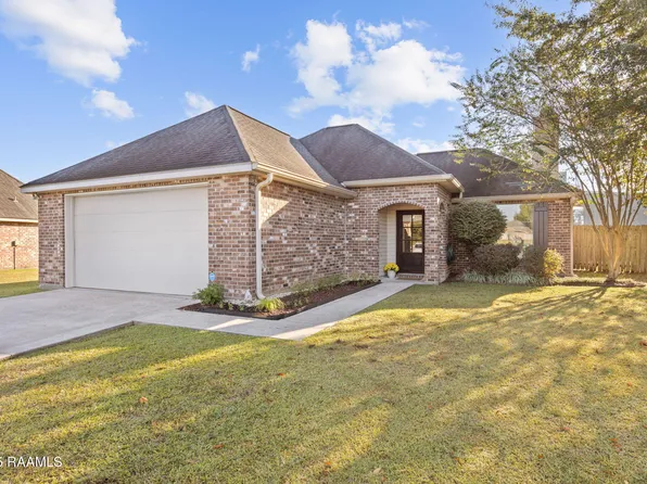 312 Quiet Meadows Cir, Youngsville, LA 70592