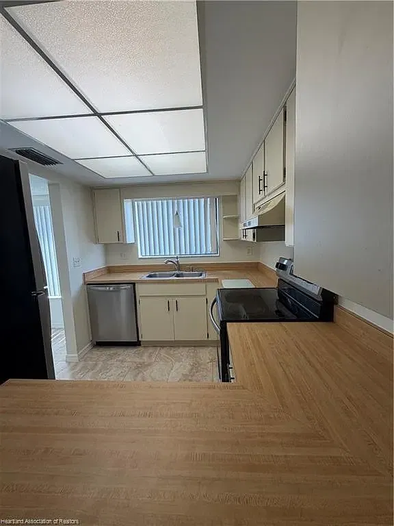 2 bed, 1089 sqft, $1,950 — Photo 2