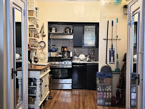 5th image of 411 E 87th St APT 4A