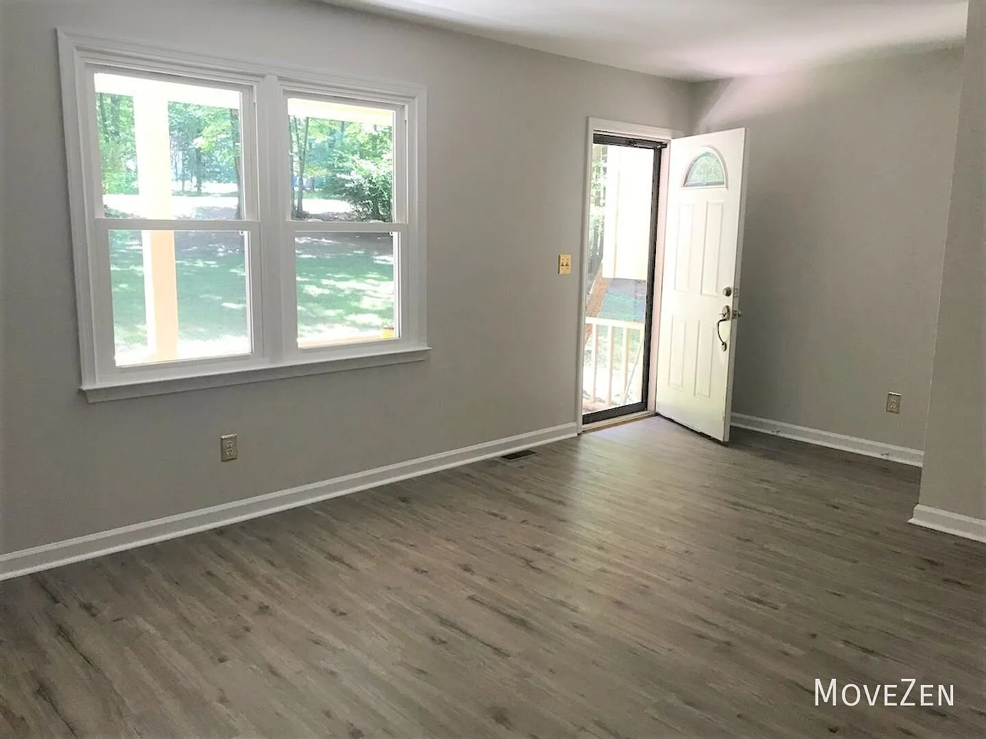 5408 Bridle Ridge Dr Pfafftown, NC 27040 Charming Home with Large Yard and Beautiful Deck — Photo 3