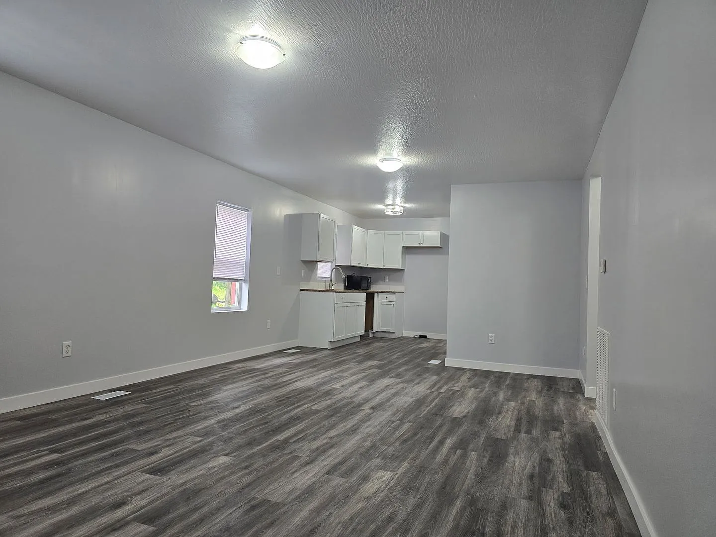 Beautifully Updated 2 bedroom 1 bathroom 776 sq ft home — Photo 4