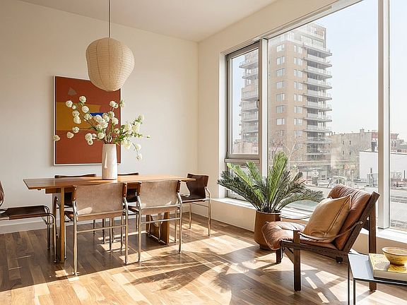 5th image of 120 N 7th St APT 3H
