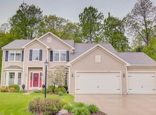 1364 Mamerow Ln W, Oconomowoc, WI 53066
