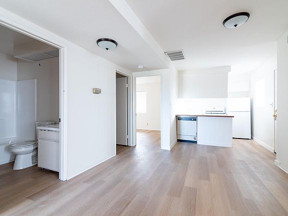 4th image of 3750 Glendon Ave #31