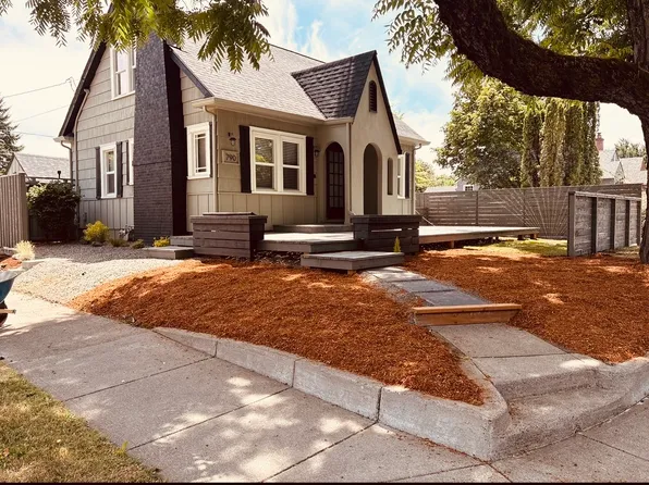 790 17th St NE, Salem, OR 97301