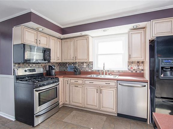 4th image of 2533 Coblentz Dr