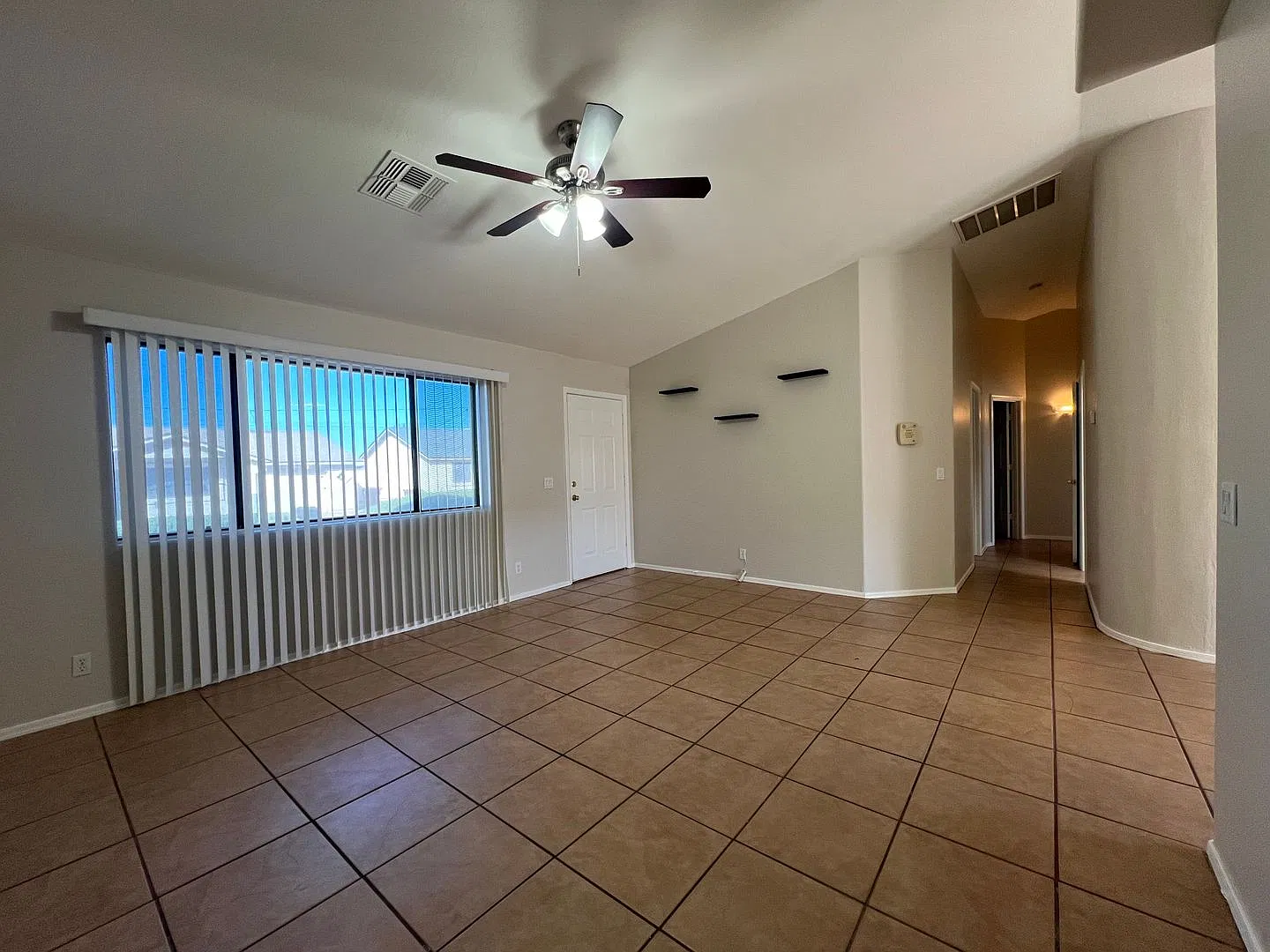 Adorable home in Apache Junction — Photo 3