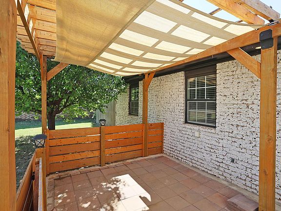 4th image of 7303 Calumet Pl