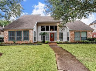 1054 Trapper Hill Dr, Houston, TX 77077