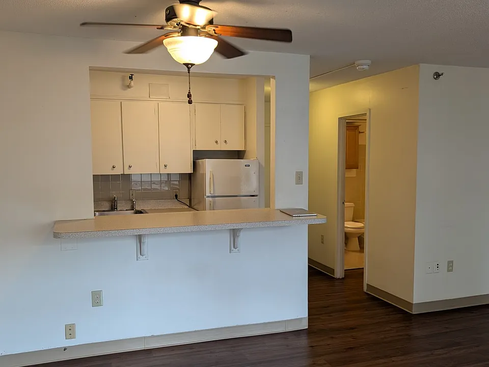 130 Bowdoin St #1203