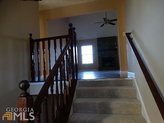 3rd image of 800 Monticello Ln