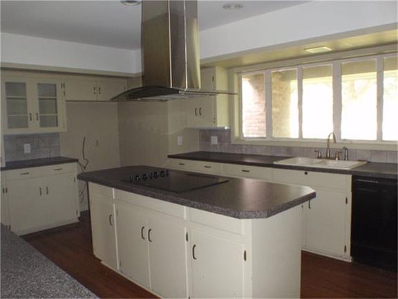 4th image of 620 6th St