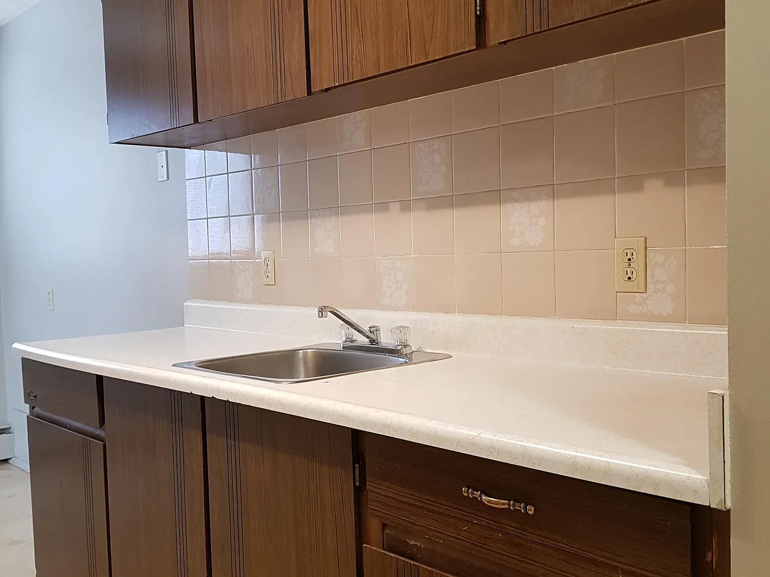 Conveniently located Suite Steps from Red Deer Hospital (RP054) — Photo 4