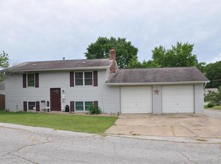 517 Stewart St, De Soto, MO 63020