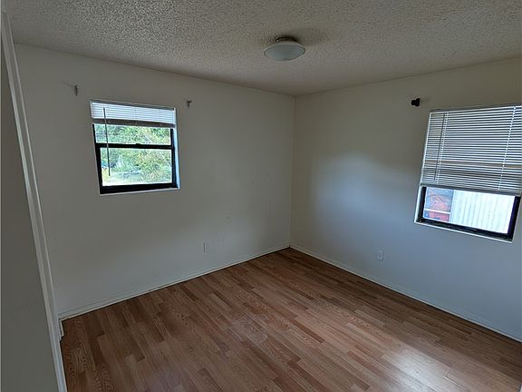 4th image of 905 Grace St