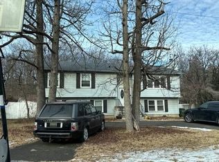 60 Horseshoe Rd, Sayreville, NJ 08872