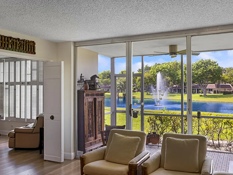 3621 Oaks Clubhouse Dr #104 — Photo 31