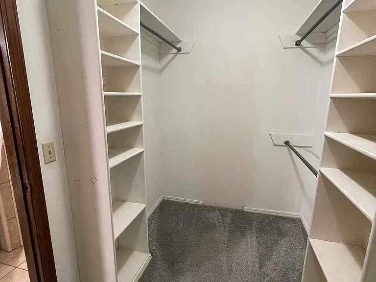 925 Millrun Ct — Photo 7