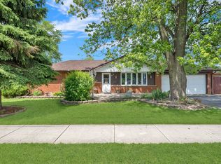 8416 New England Ave, Burbank, IL