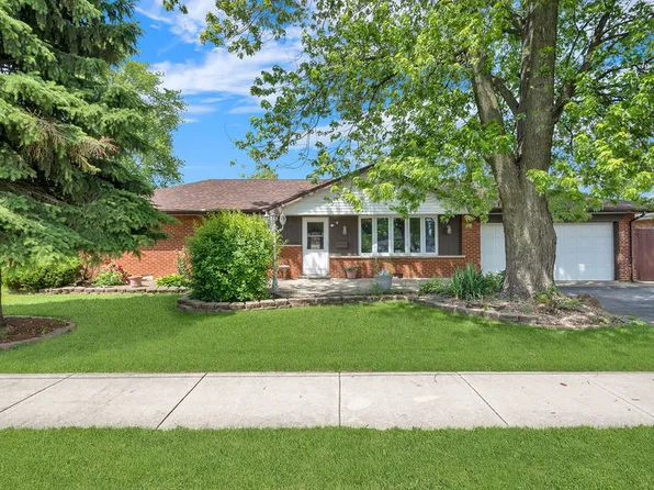 8416 New England Ave, Burbank, IL 60459