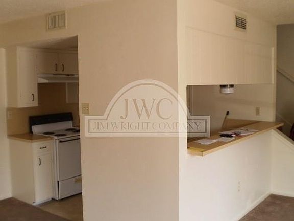 4th image of 4505 Hunt Cir APT D