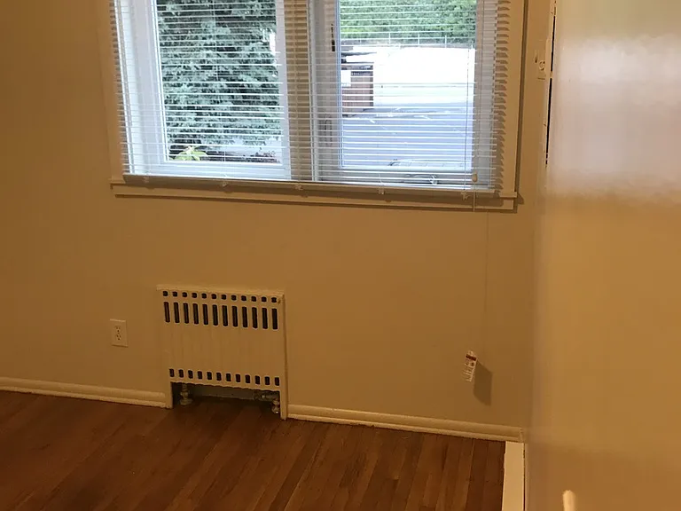 1430 SW Moss St — Photo 11