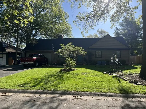 6325 Maple Dr, Mission, KS 66202