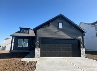 27202 E Oak View Dr, Lake Lotawana, MO 64086