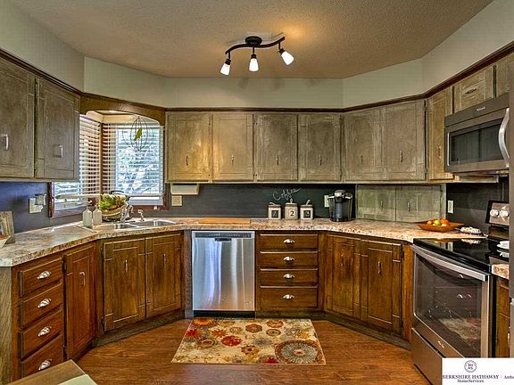 5th image of 16716 Martha Cir