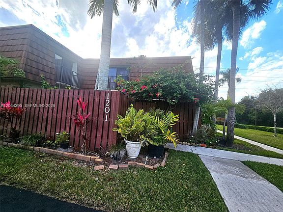4th image of 1201 SW 120th Way
