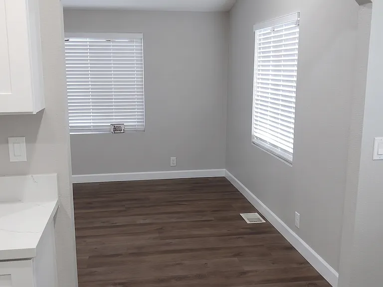 700 E Washington St #3 — Photo 6