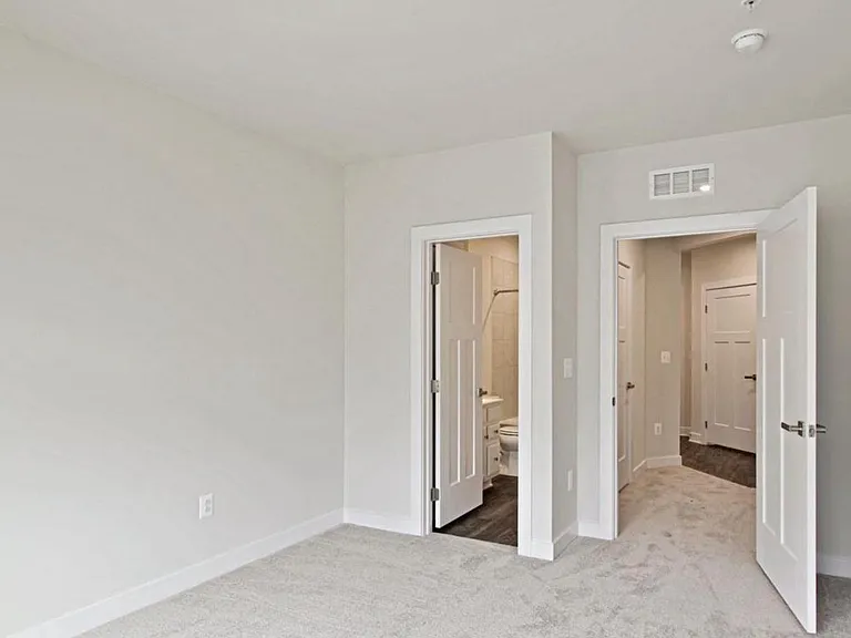 10010 Ruffian Way #R — Photo 6