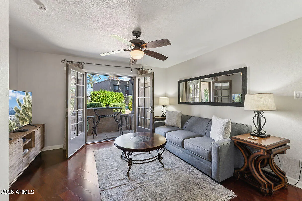 1 bed, 1.0 bath, 664 sqft, $1,950 — Photo 1