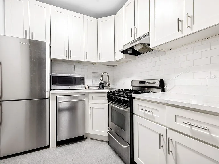 326 W 23rd St #3F — Photo 6
