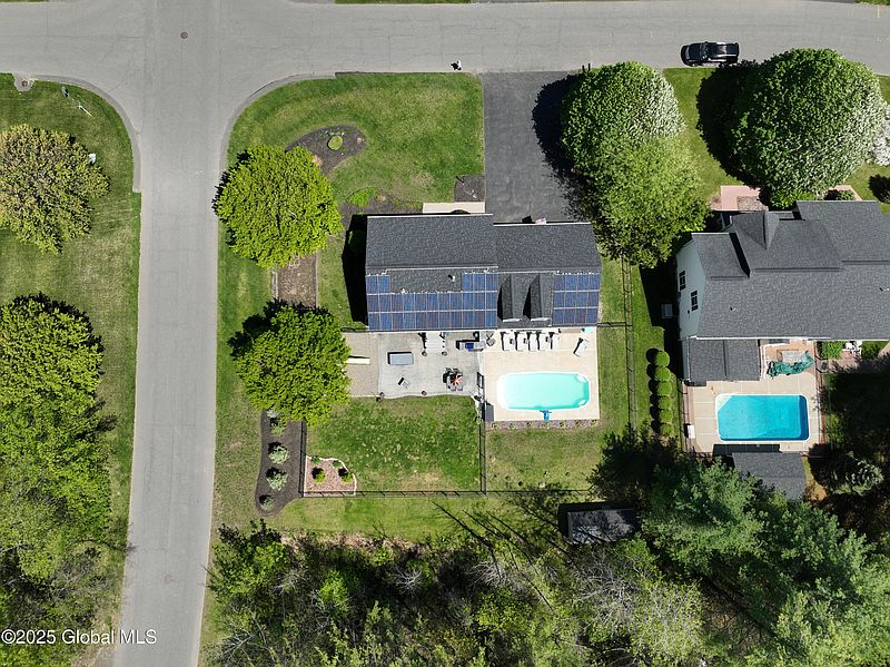 2nd image of 41 Egmont Court