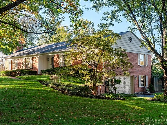 2nd image of 909 Cranbrook Ct