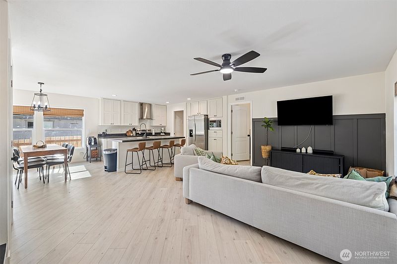 5th image of 2619 W 18th Street