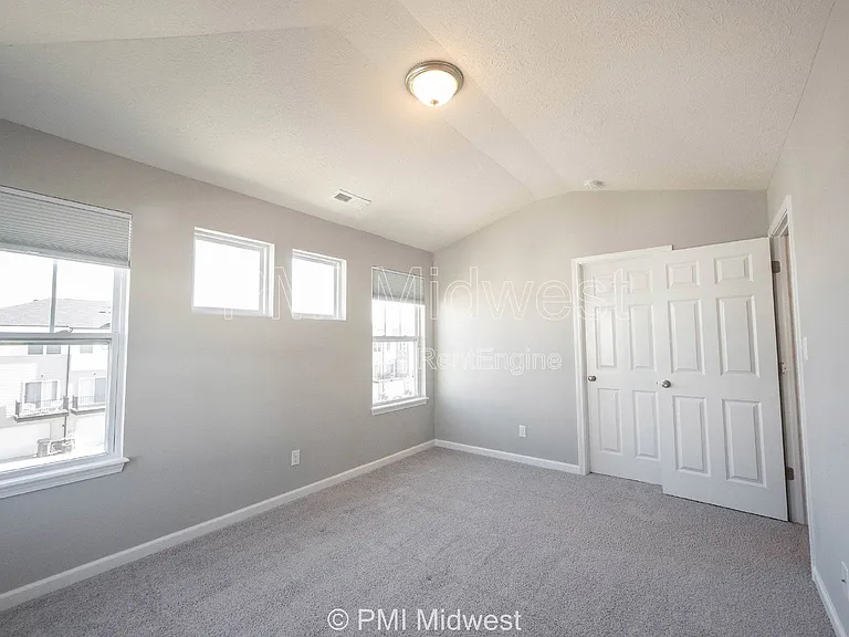 2952 W New York St — Photo 28