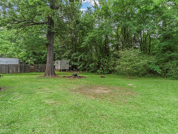 4th image of 1234 Camp St