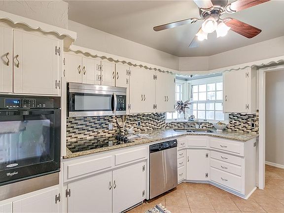 5th image of 2828 Chaucer Dr