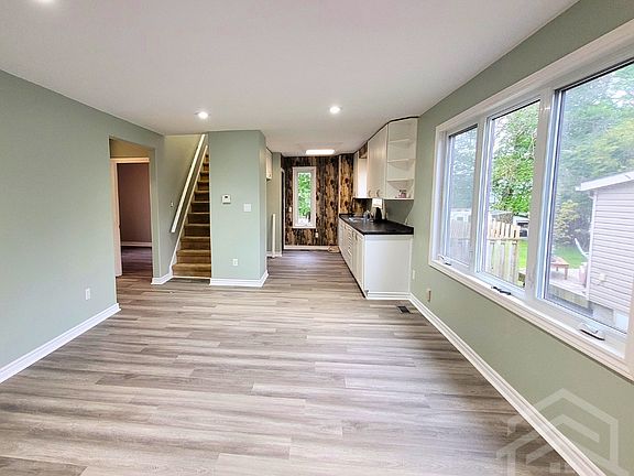 2nd image of 36 William St