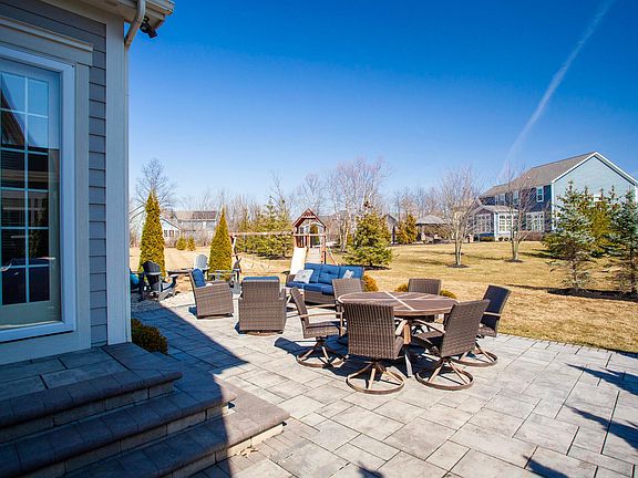 4th image of 10652 Arrowwood Dr