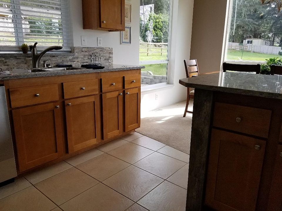 1st image of 130 Lawn Ln