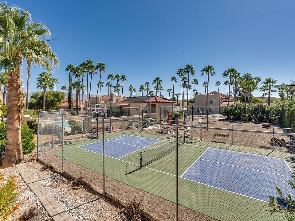 PICKELBALL COURTS