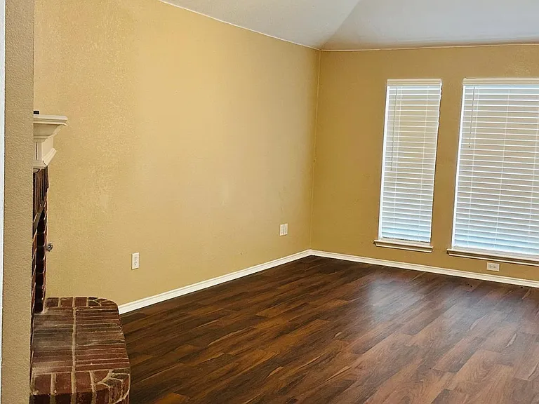 3207 Scenic Glen Dr — Photo 2